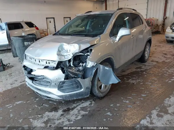 KL7CJLSB2KB860576 2019 CHEVROLET TRAX - Image 2