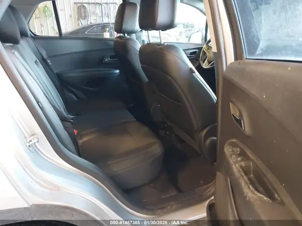 KL7CJLSB2KB860576 2019 CHEVROLET TRAX - Image 8