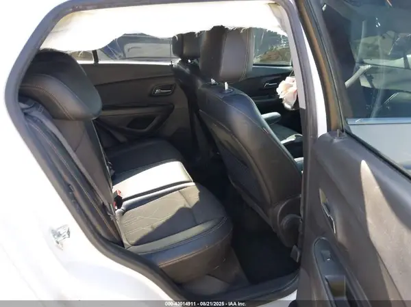 KL7CJLSB2KB871416 2019 CHEVROLET TRAX - Image 8