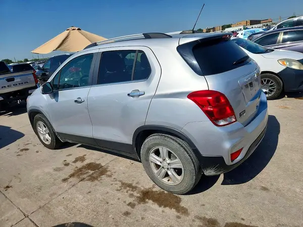 KL7CJLSB2KB871500 2019 CHEVROLET TRAX - Image 2