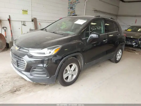 KL7CJLSB2KB881122 2019 CHEVROLET TRAX - Image 2