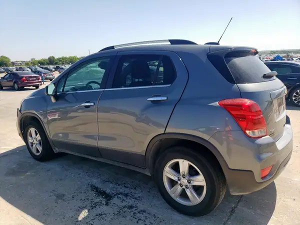 KL7CJLSB2KB906519 2019 CHEVROLET TRAX - Image 2