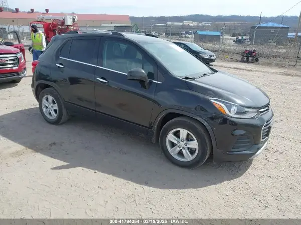 KL7CJLSB2KB911915 2019 CHEVROLET TRAX - Image 1