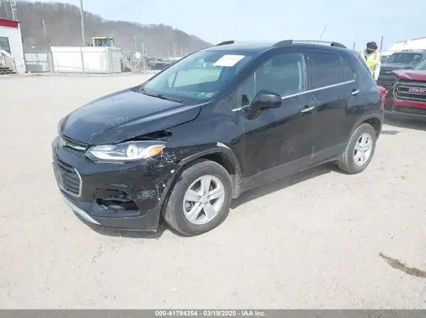KL7CJLSB2KB911915 2019 CHEVROLET TRAX - Image 2