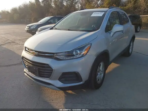 KL7CJLSB2KB914555 2019 CHEVROLET TRAX - Image 2