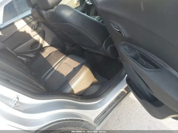 KL7CJLSB2KB914555 2019 CHEVROLET TRAX - Image 8
