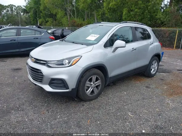 KL7CJLSB2KB915804 2019 CHEVROLET TRAX - Image 2