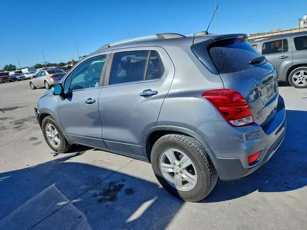 KL7CJLSB2KB930528 2019 CHEVROLET TRAX - Image 2