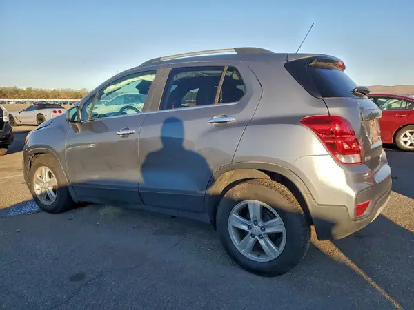 KL7CJLSB2KB940346 2019 CHEVROLET TRAX - Image 2