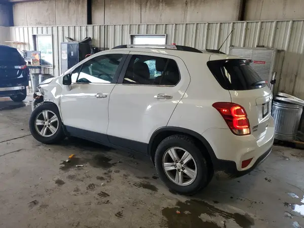KL7CJLSB2KB953081 2019 CHEVROLET TRAX - Image 2