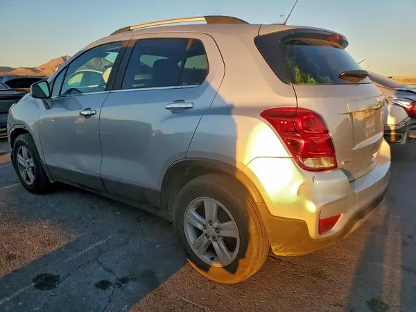 KL7CJLSB2KB961035 2019 CHEVROLET TRAX - Image 2