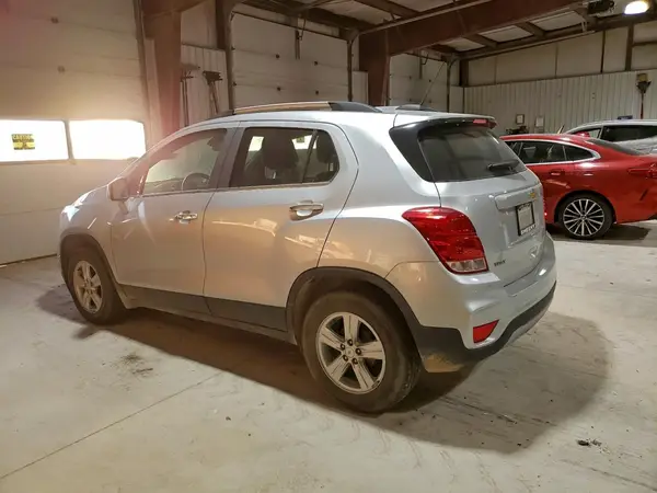 KL7CJLSB2KB963013 2019 CHEVROLET TRAX - Image 2