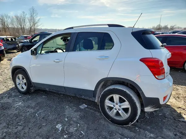 KL7CJLSB2KB963917 2019 CHEVROLET TRAX - Image 2