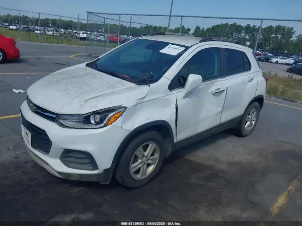 KL7CJLSB2LB005443 2020 CHEVROLET TRAX - Image 2