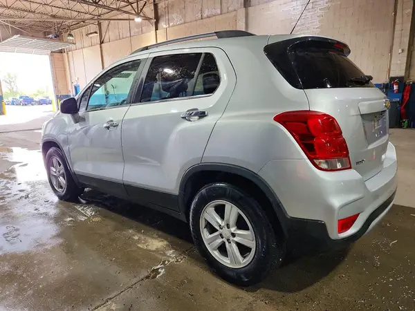 KL7CJLSB2LB007497 2020 CHEVROLET TRAX - Image 2