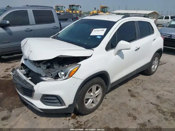 KL7CJLSB2LB009170 2020 CHEVROLET TRAX - Image 2