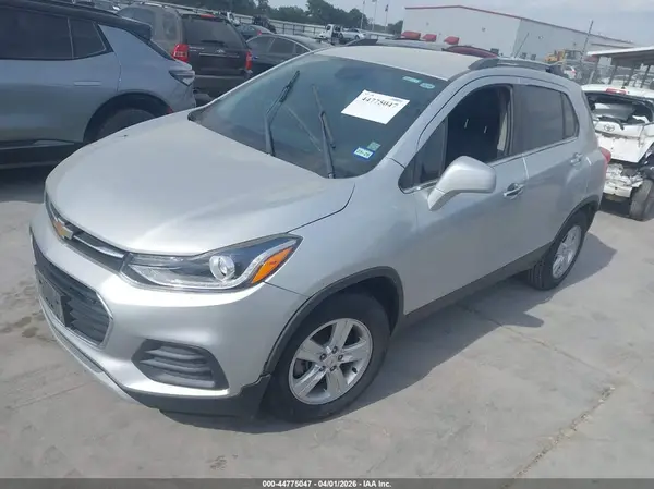 KL7CJLSB2LB009945 2020 CHEVROLET TRAX - Image 2