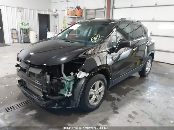 KL7CJLSB2LB010433 2020 CHEVROLET TRAX - Image 2