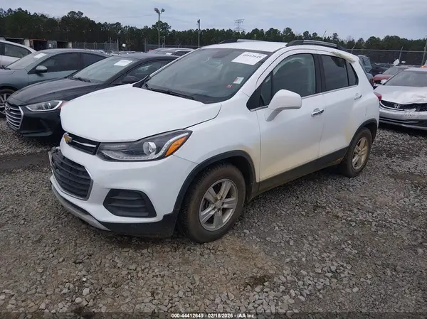 KL7CJLSB2LB011128 2020 CHEVROLET TRAX - Image 2