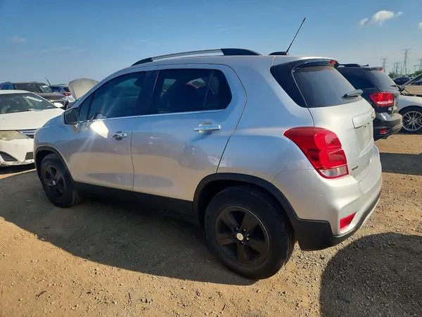 KL7CJLSB2LB011453 2020 CHEVROLET TRAX - Image 2