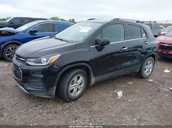 KL7CJLSB2LB015650 2020 CHEVROLET TRAX - Image 2