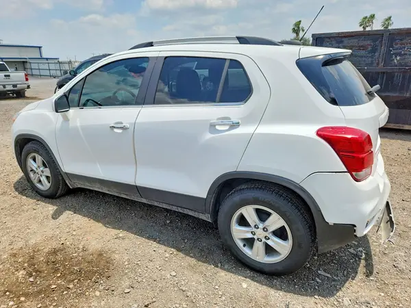 KL7CJLSB2LB015986 2020 CHEVROLET TRAX - Image 2