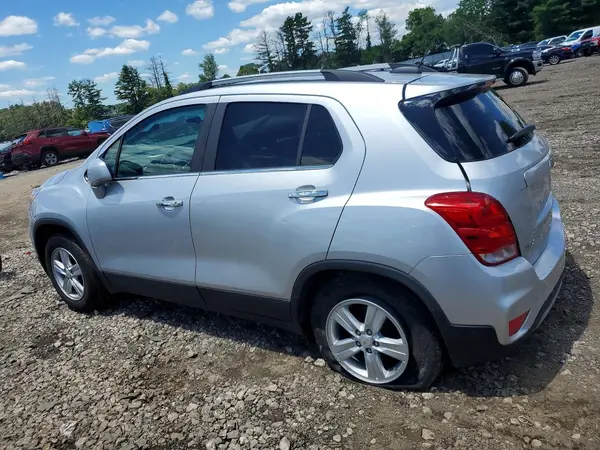 KL7CJLSB2LB019505 2020 CHEVROLET TRAX - Image 2