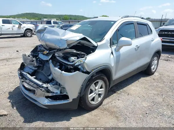 KL7CJLSB2LB030150 2020 CHEVROLET TRAX - Image 2