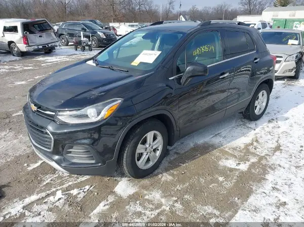 KL7CJLSB2LB031265 2020 CHEVROLET TRAX - Image 2