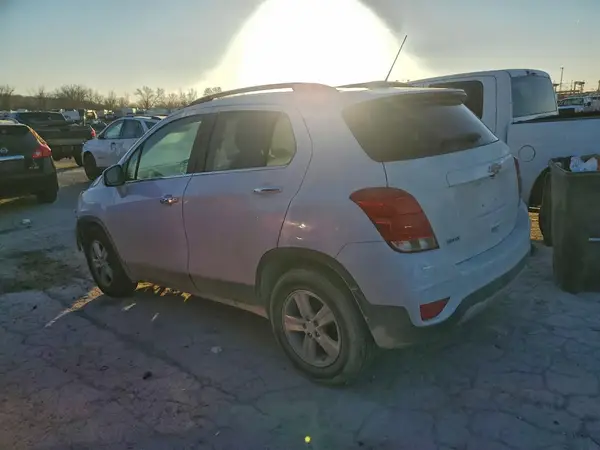 KL7CJLSB2LB032349 2020 CHEVROLET TRAX - Image 2