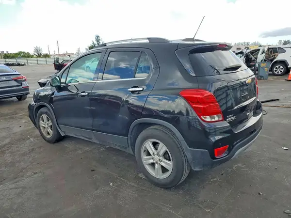 KL7CJLSB2LB079266 2020 CHEVROLET TRAX - Image 2