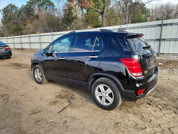 KL7CJLSB2LB085357 2020 CHEVROLET TRAX - Image 2