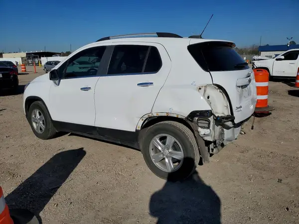 KL7CJLSB2LB086055 2020 CHEVROLET TRAX - Image 2