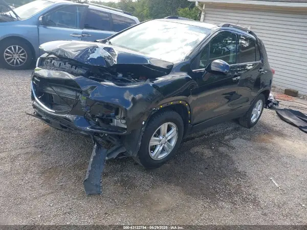 KL7CJLSB2LB087464 2020 CHEVROLET TRAX - Image 2