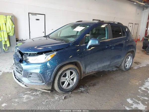 KL7CJLSB2LB338371 2020 CHEVROLET TRAX - Image 2