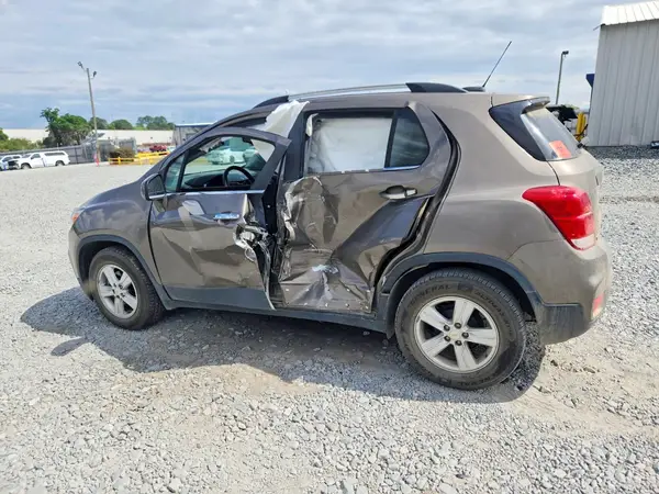 KL7CJLSB2LB345546 2020 CHEVROLET TRAX - Image 2