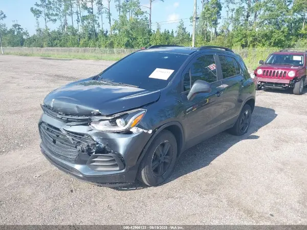 KL7CJLSB2MB305789 2021 CHEVROLET TRAX - Image 2