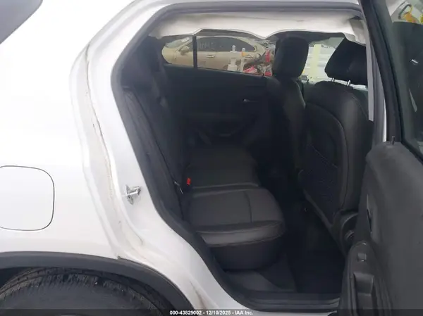 KL7CJLSB2MB310409 2021 CHEVROLET TRAX - Image 8