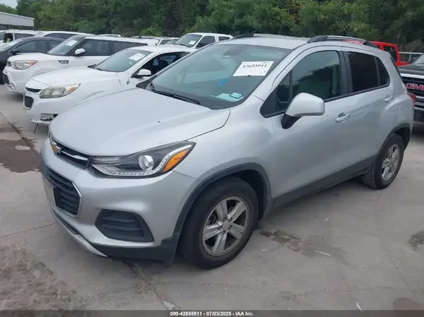KL7CJLSB2MB311379 2021 CHEVROLET TRAX - Image 2
