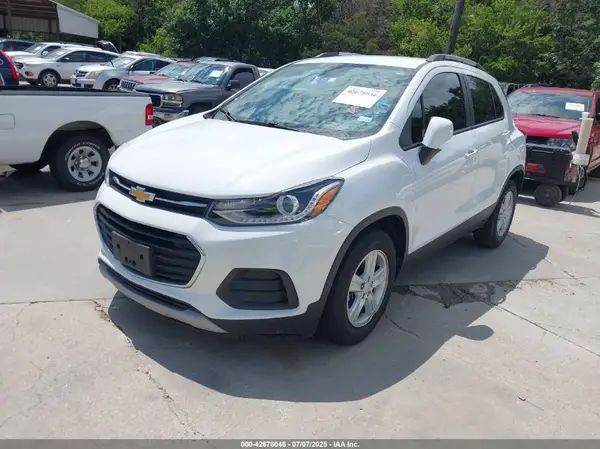 KL7CJLSB2MB314587 2021 CHEVROLET TRAX - Image 2