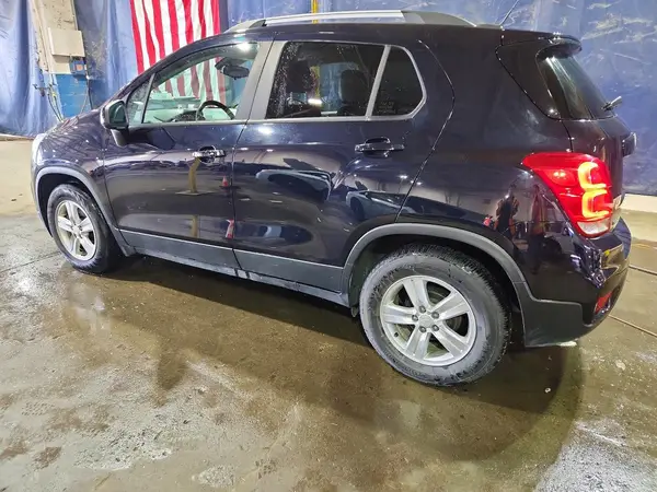 KL7CJLSB2MB324181 2021 CHEVROLET TRAX - Image 2