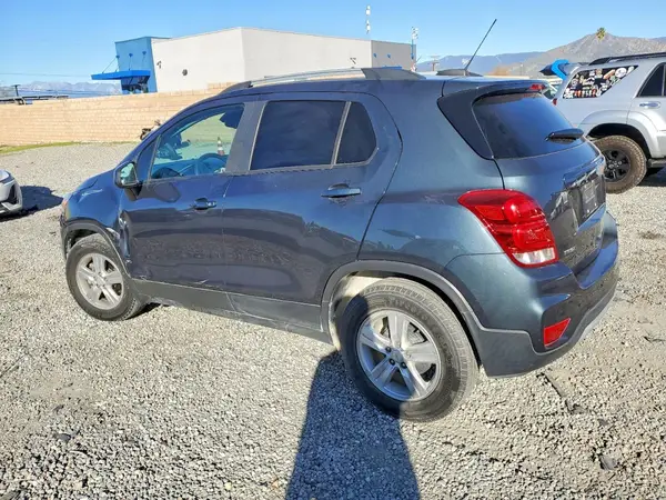 KL7CJLSB2MB326657 2021 CHEVROLET TRAX - Image 2