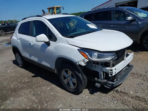 KL7CJLSB2MB329347 2021 CHEVROLET TRAX - Image 1