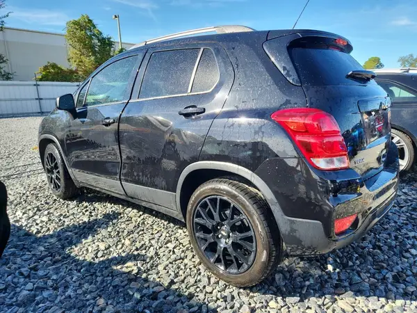KL7CJLSB2MB335665 2021 CHEVROLET TRAX - Image 2
