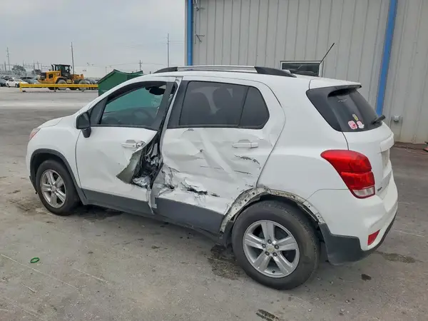 KL7CJLSB2MB343877 2021 CHEVROLET TRAX - Image 2