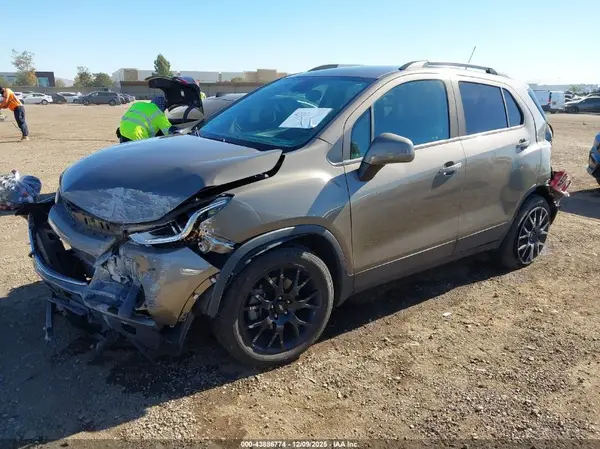 KL7CJLSB2MB346469 2021 CHEVROLET TRAX - Image 2