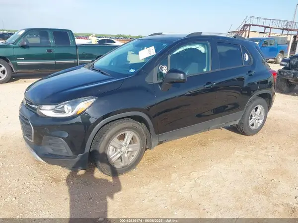 KL7CJLSB2MB346780 2021 CHEVROLET TRAX - Image 2
