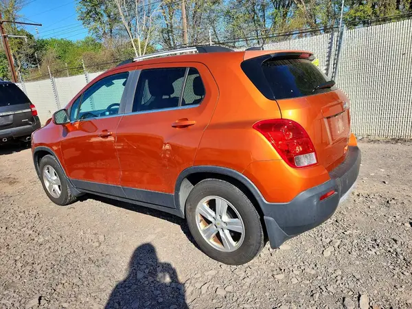 KL7CJLSB3GB526399 2016 CHEVROLET TRAX - Image 2