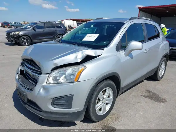 KL7CJLSB3GB604468 2016 CHEVROLET TRAX - Image 2