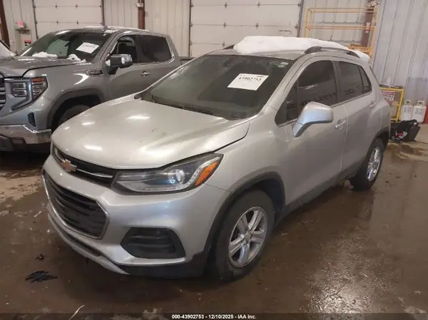 KL7CJLSB3HB087853 2017 CHEVROLET TRAX - Image 2